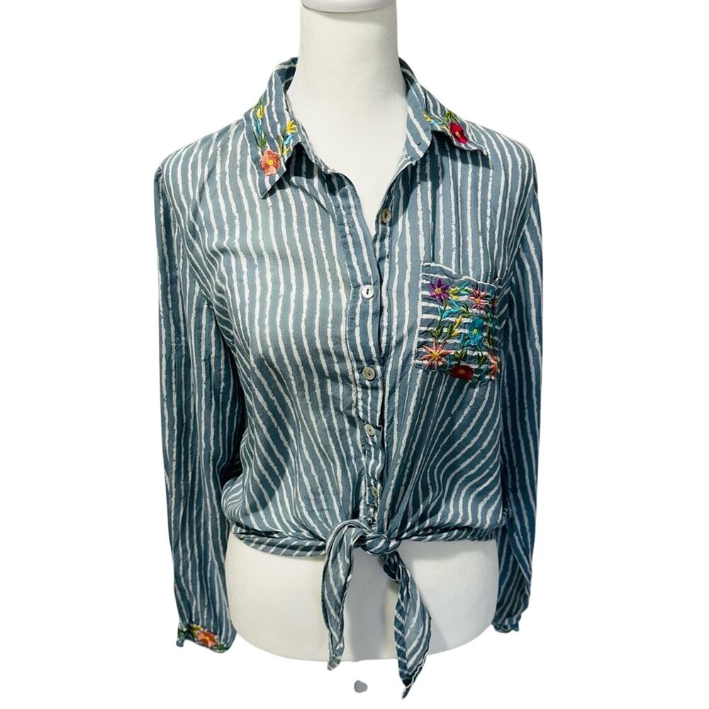 Z & L Europe button down bohemian top, blue floral, size medium